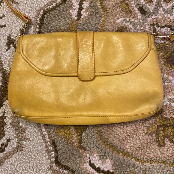 Deep yellow leather purse - Picture 2 of 6